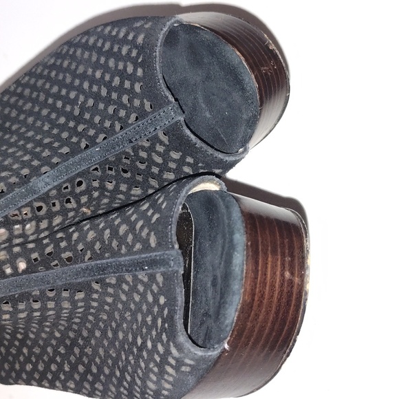 Coach Black suede open toe laser designed 8 1/2 wedge chasity - Picture 11 of 11